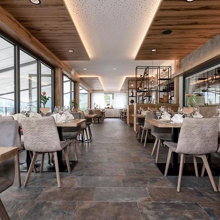 Cafe-Restaurant Bettina Hotel เอลล์เมา ภายนอก รูปภาพ